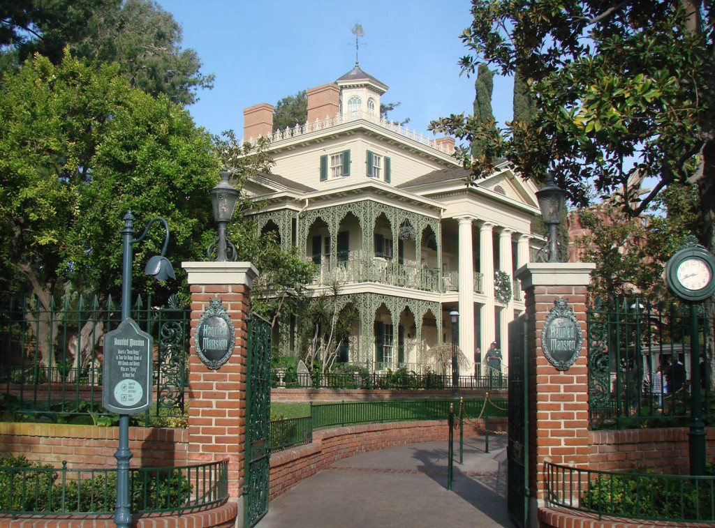 Haunted-Mansion-exterior-April-2007