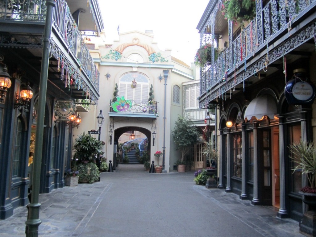 New-Orleans-Square-Character-Meet-Up